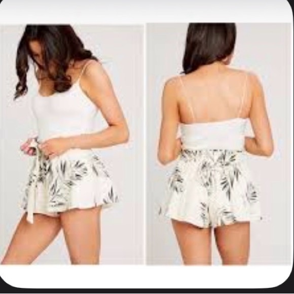 Altar'd State Pants - Cream and Black Leaf Print Romper (A14)